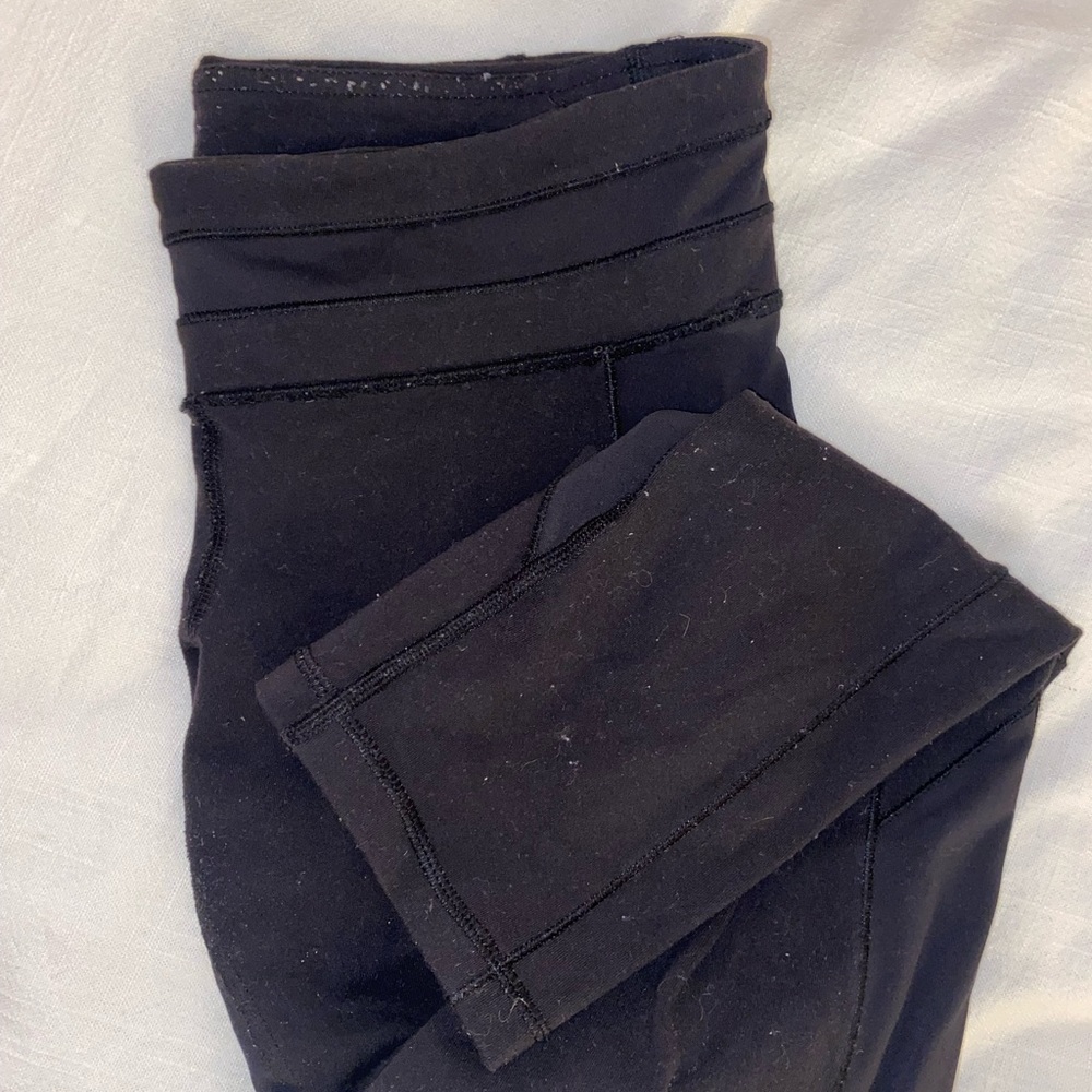 LULULEMON SIZE 4 LEGGINGS